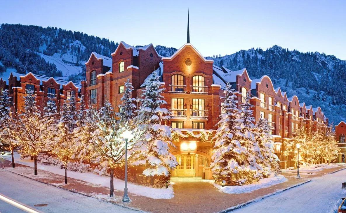 <p>As you book your private travel this ski season, XO invites you to take advantage of <strong>our new partnership with The St. Regis Aspen Resort. </strong>XO offers Shared flights to Aspen throughout the ski season.</p>