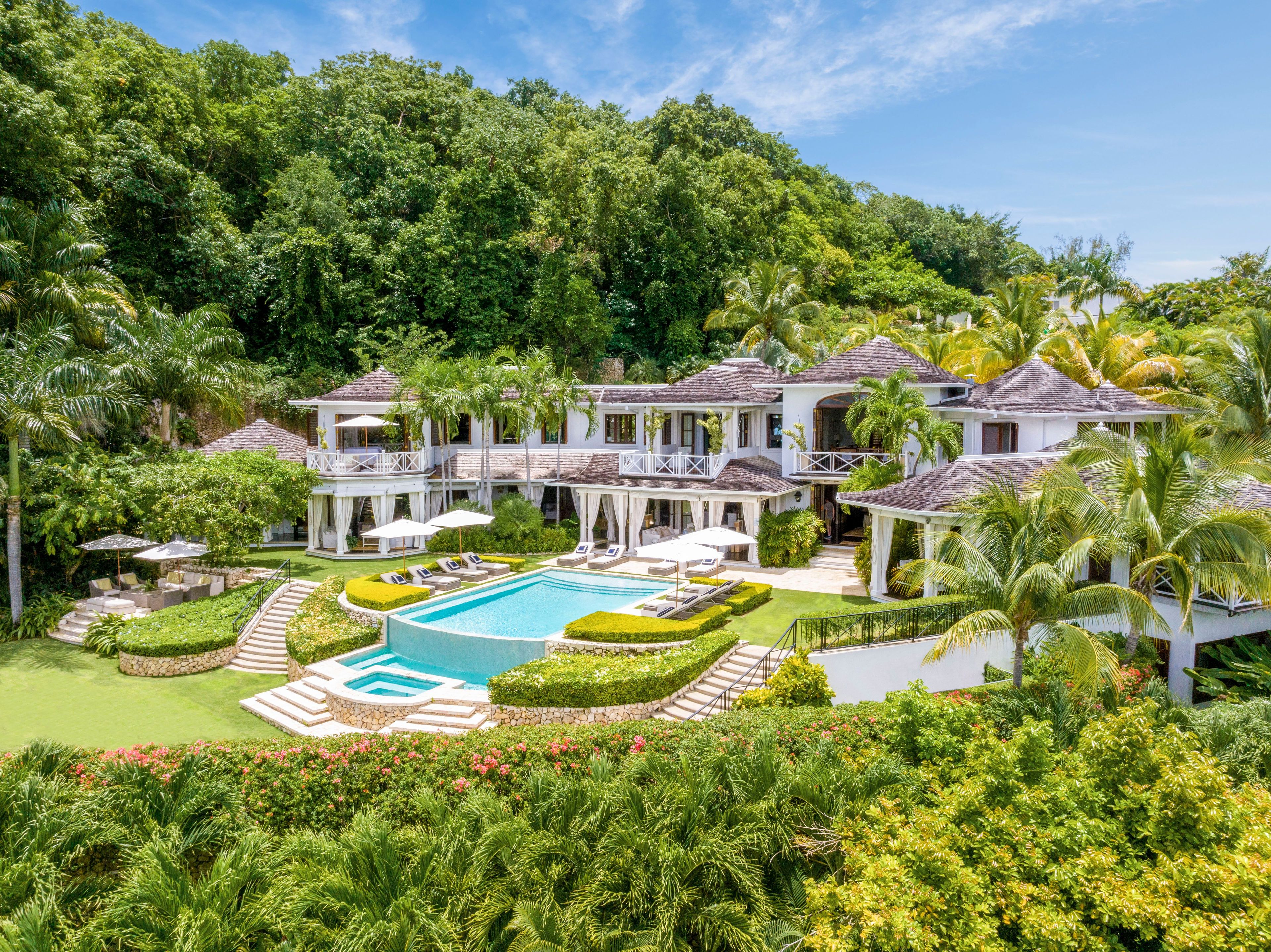  Round Hill Hotel and Villas